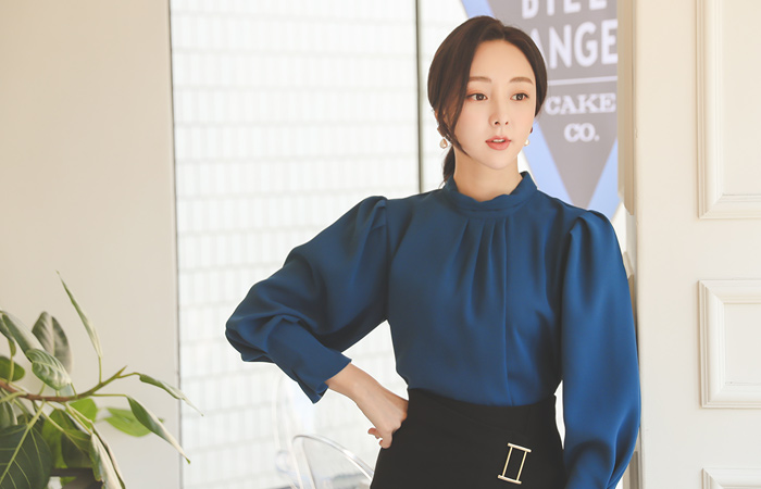 ピンタック カフス ロールネック ブラウス