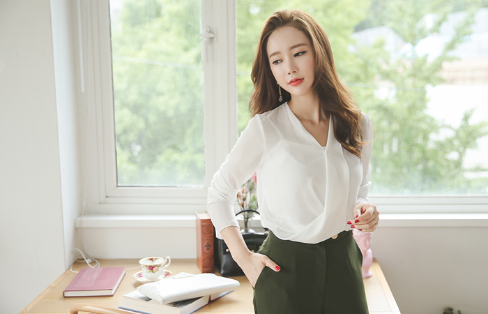 ユニークピンチサプリメントレスラップブラウス