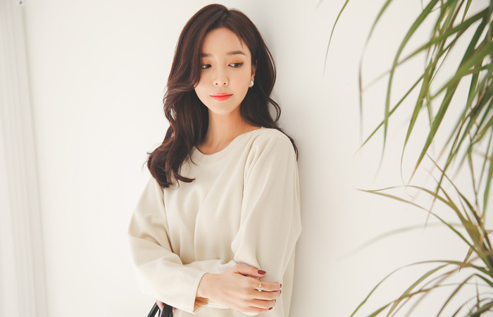 インバーテッドボートネックプリッツニット