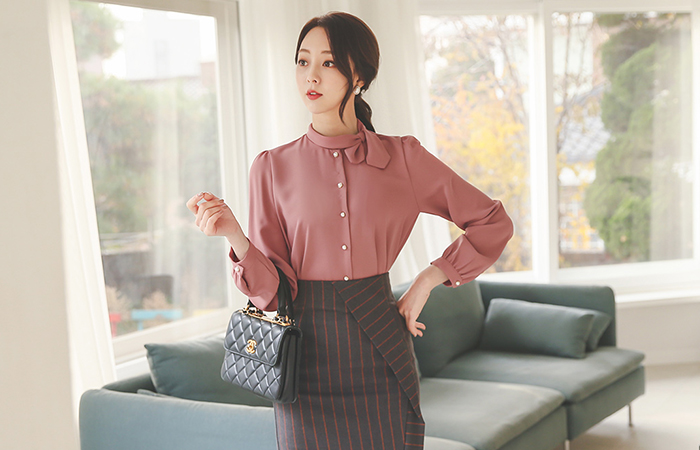 プチ スカーフネック 真珠ボタン ブラウス