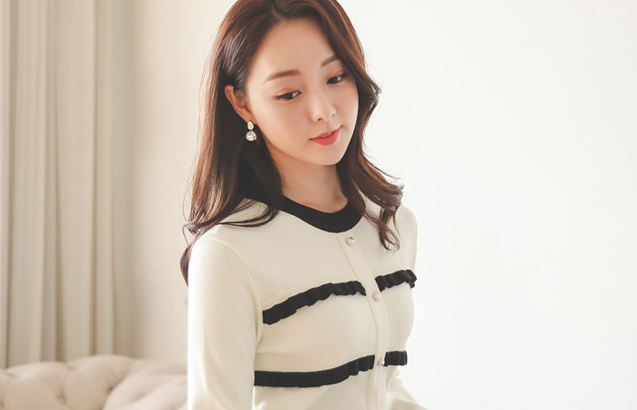 フリルライン 真珠ボタン 配色 ラウンド ニット