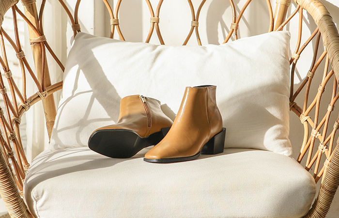 スクエア ライン Black ブロックヒール アンクルブーツ