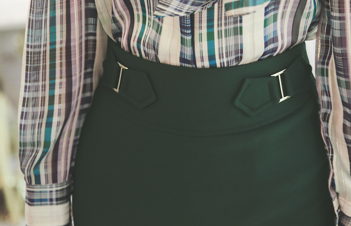 ツーバックル ミディ Hライン 弾力 スカート