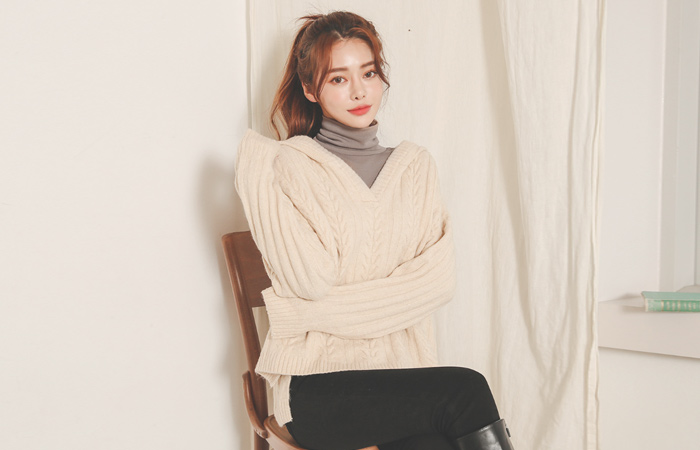 ねじる ブイネック フード　 ウール ニット