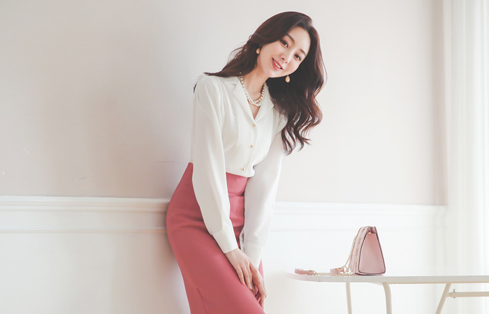 オープンカラー ブイネック ゴールドボタン パフ ブラウス