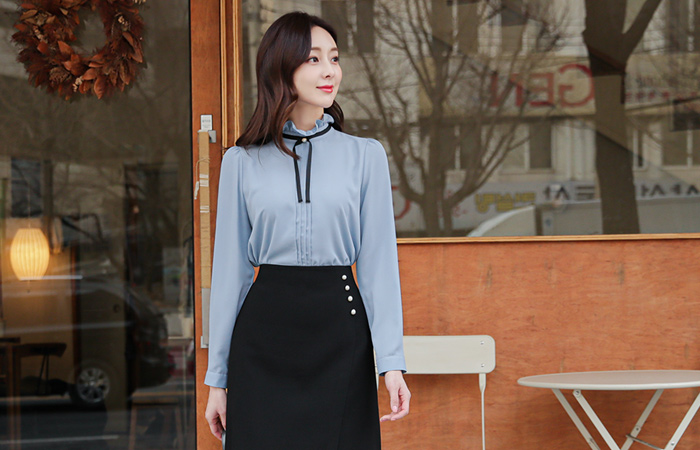 ブラックタイ ピンタック プリルネック ブラウス