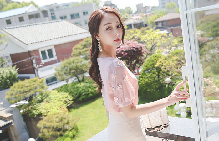 [スクラッチ商品]花柄 パッチ ラウンド ブラウス