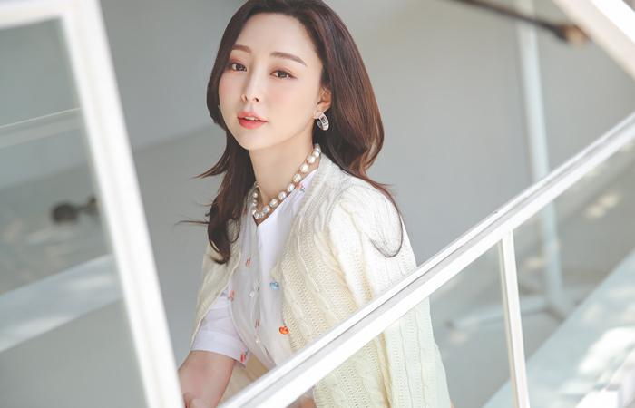 ビビッド 豆ボタン ウエーブ ねじる ラウンド カーディガン