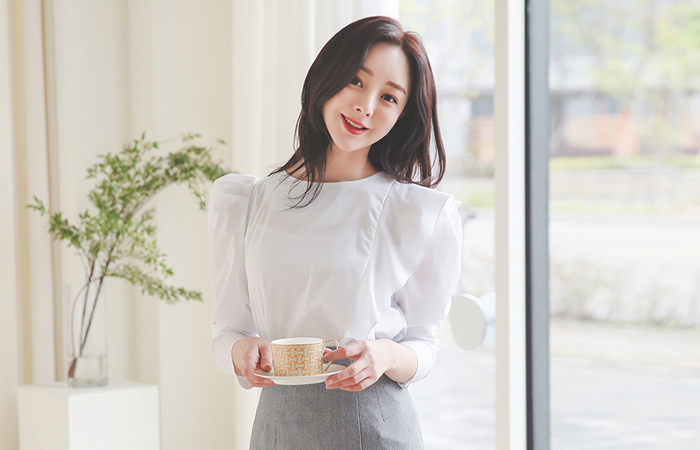 アンバランス エッジフリル パフ袖 弾力 ブラウス