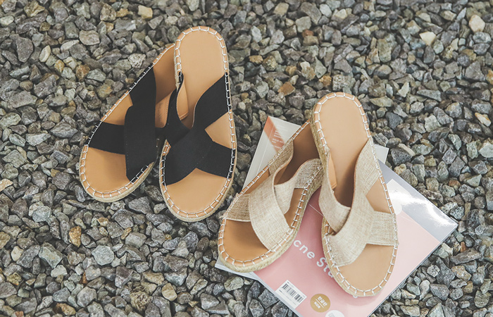 ラタン クロス ストラップ ステッチ ウェッジ サンダル