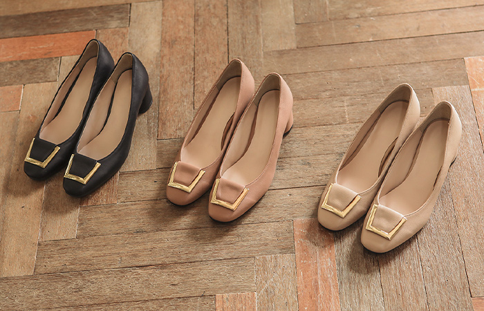 [モデル着用40次]ゴールド装飾 モダン ミドル パンプスヒール