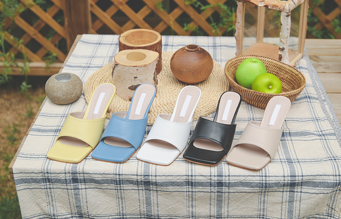 [モデル着用41次]シンプル スクエア ミドル スリッパヒール