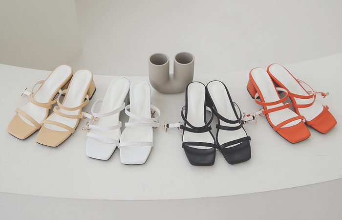 [モデル着用41次]ゴールドボール バックル ミドル ブロックヒール