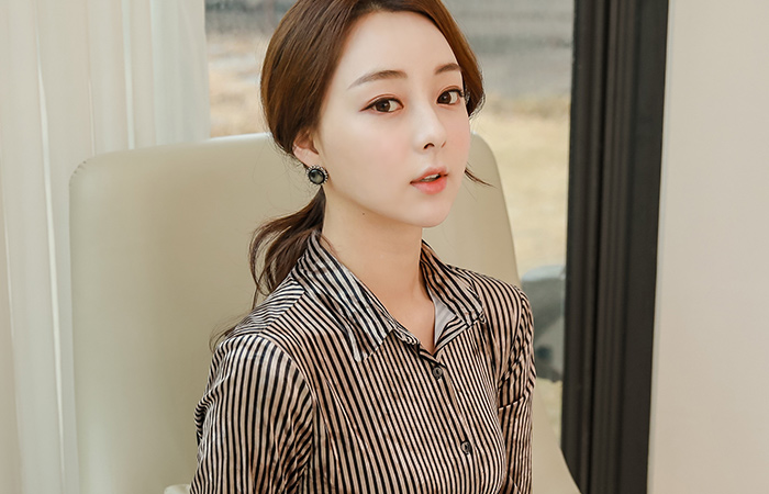 ストライプモダンベルベットブラウス