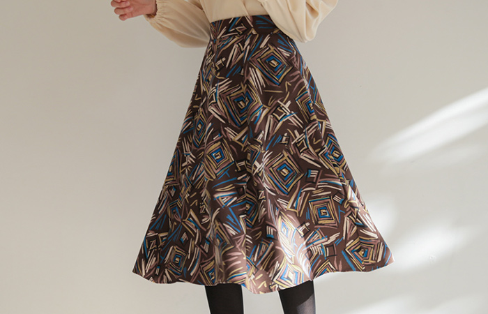 カラー ドローイング 後面バンド フレア スカート