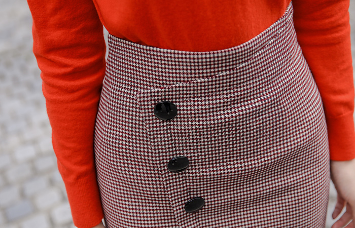 チェックジャガードトリプルボタンミディスカート