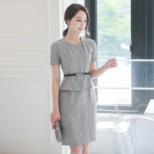 ノーブルネックレスペプラムドレス（半袖）