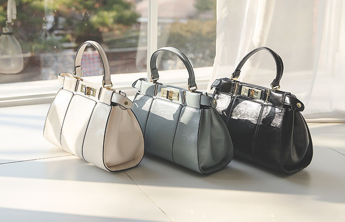 [モデル着用42次]グロッシー エナメル Peekaboo ミディアム トートバッグ