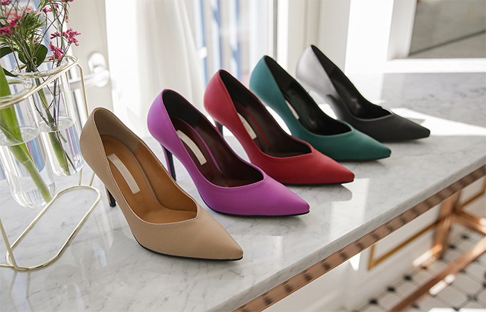 [モデル着用42次]ディープ Vライン スティレット ヒール