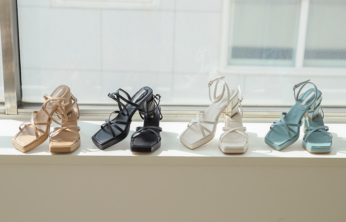 [モデル着用43次]トリプル ライン ストラップ サンダルヒール