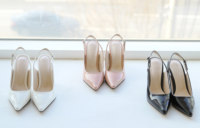 [モデル着用43次]グロッシー エナメル スティレット スリングバックヒール