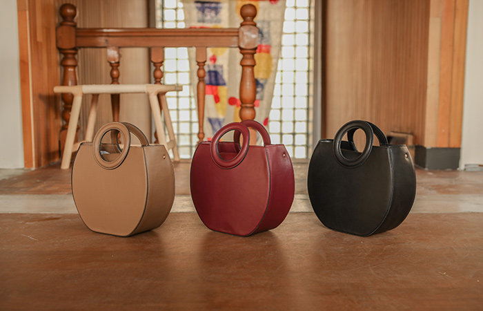 [モデル着用43次]サークル ハンドルリング ハーフムーン トートバッグ