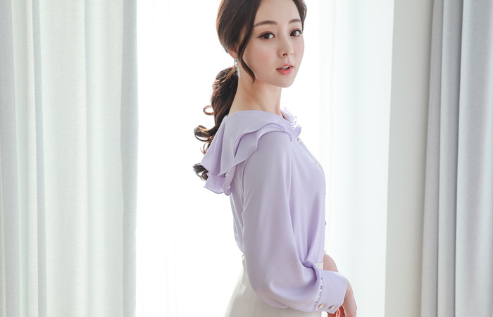 ラブリー ピューリタンゴールド輪ボタンブラウス