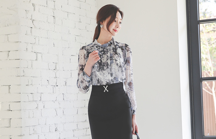 ベルティード スカーフネック フリルライン 捺染 ブラウス