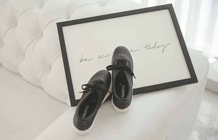 カーフスキンソリッドプラットフォームスニーカー