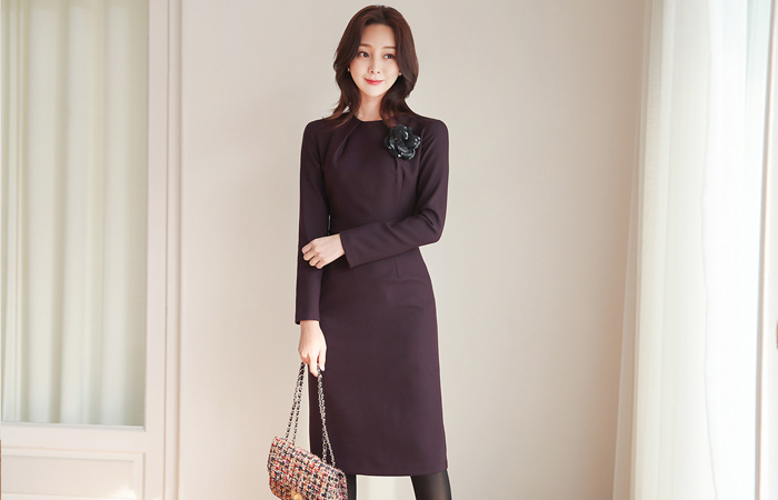 切開 ラウンドネック スパングル 로즈브로치 ワンピース