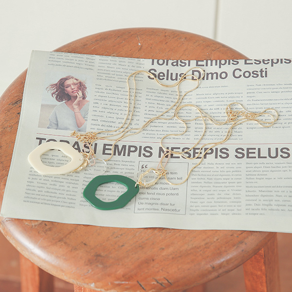 カラー アクリル ゴールドリング ロング レイヤード ネックレス