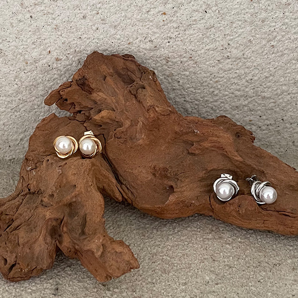 シンプル モダン ウエーブ 真珠 イヤリング