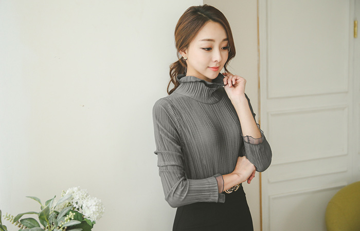 ダブルハイネックプリッツブラウス