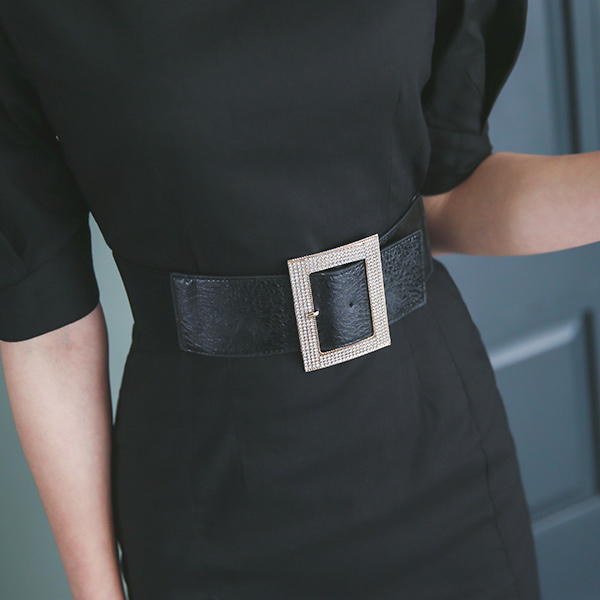 ラグジュアリーキュービックバックルバンディングベルト