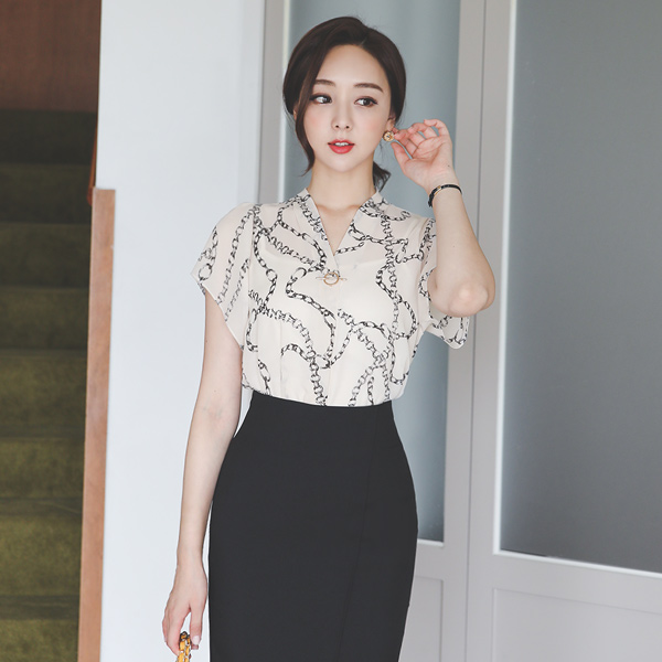 ゴールドわ 鎖捺染 ピンタック ブイネック ブラウス