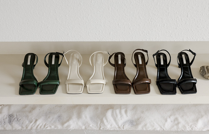 [モデル着用45次]スクエア クッション ストラップ サンダル ヒール