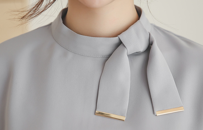 ゴールドチップリボン飾りブラウス（品切り）