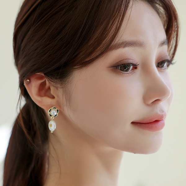 Black 真珠 花柄 ドロップ イヤリング