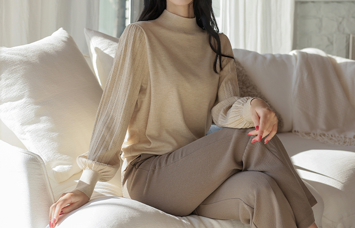 やわらかい ハーフネック プリーツ 袖 ニット