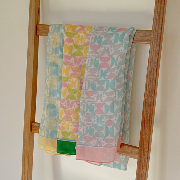 春季 ムード 半月形 四角 スカーフ