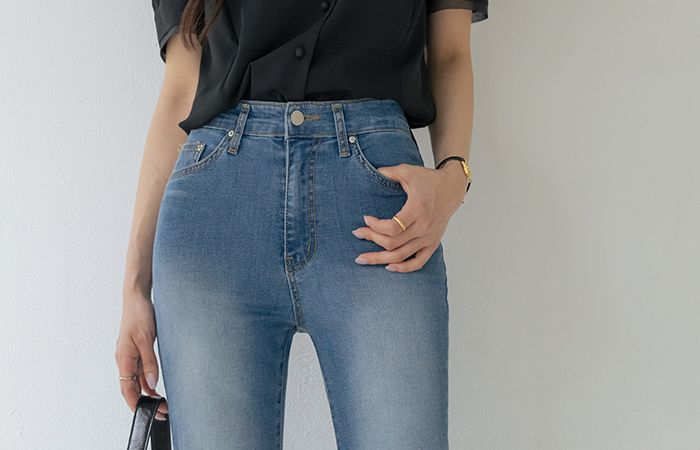 細かく美しい 補正 ブーツカット デニム パンツ