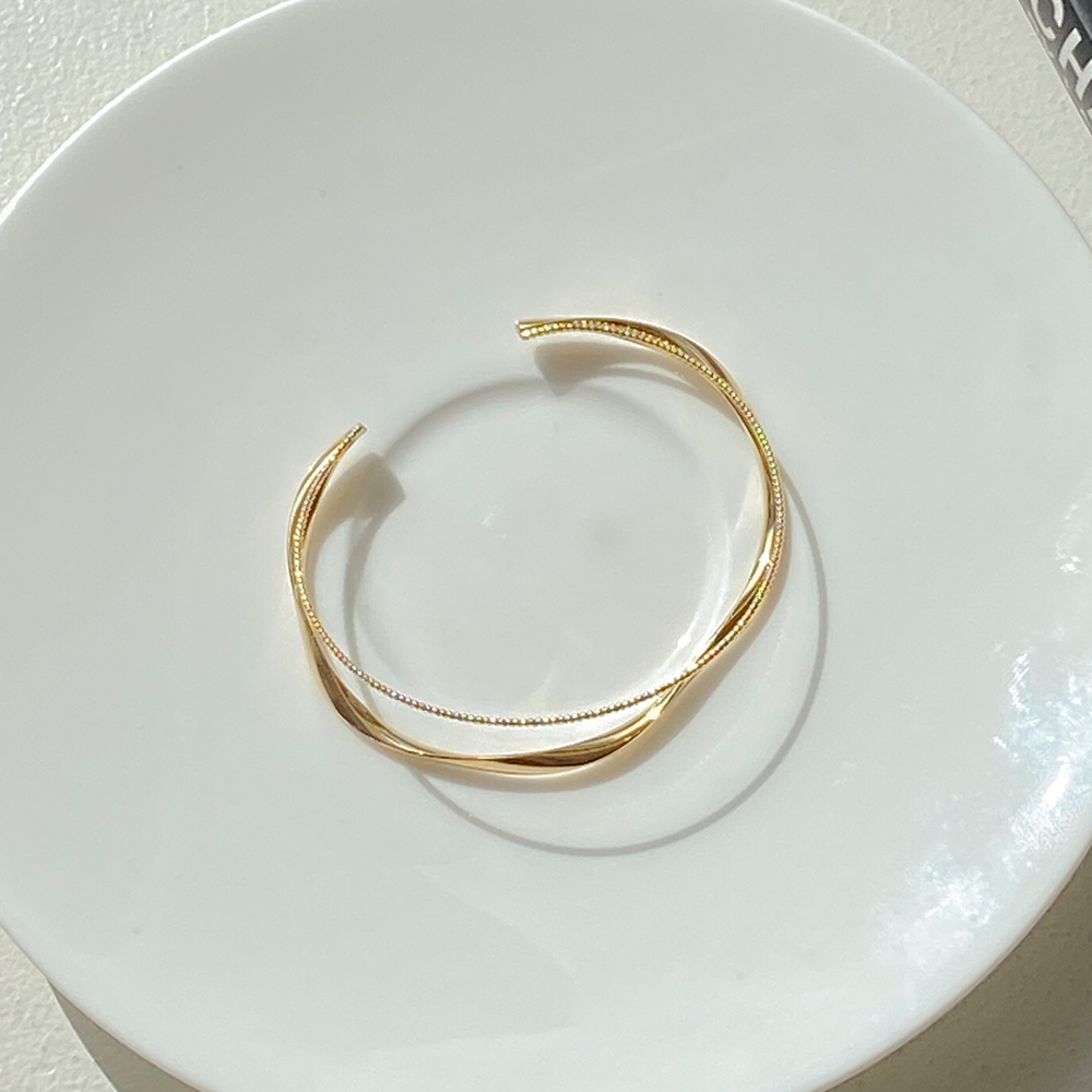 レイヤード ツイスト バングル