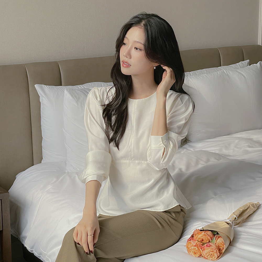 ペプラム バックリボン パフ ウール ブラウス