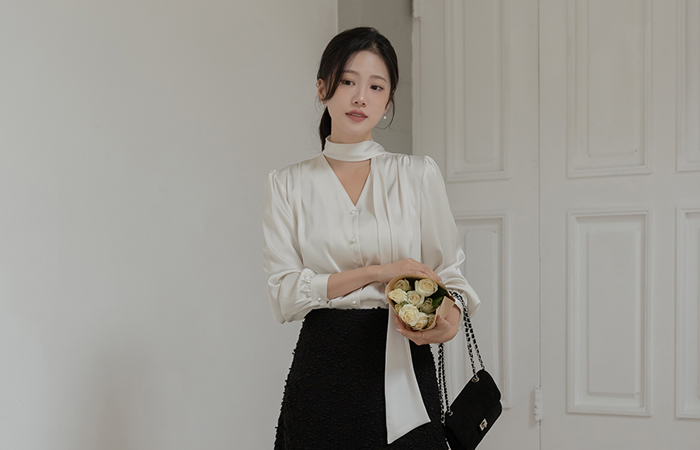 グロッシー スカーフネック 真珠 ボタン ブラウス