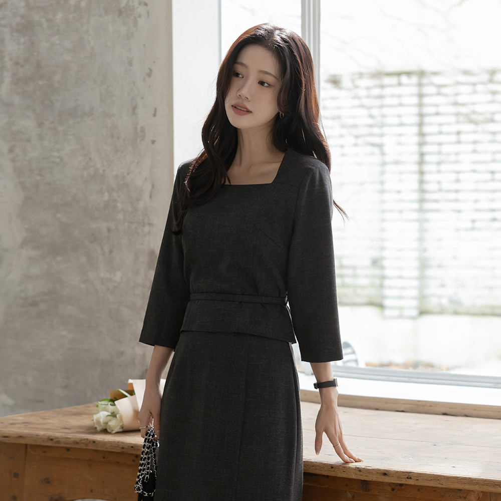 Mari スクエアネック クロップド Set-up ブラウス(+ベルト)