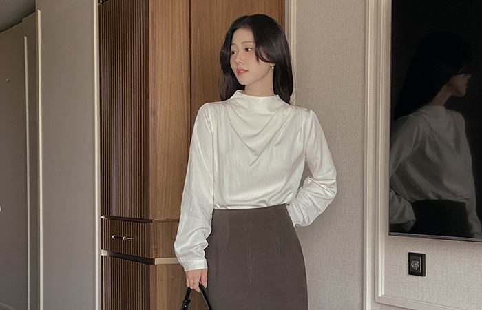 ハーフネック ドレーピング ブラウス