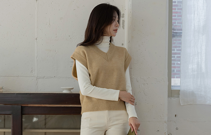 ブイネックスーパーパインメリノウルニットベスト