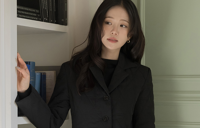 フェミニン カラーネック キルティング ペプラム バディング