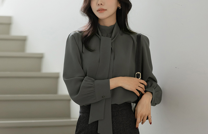 Pelisse タイネック ピンタック ブラウス