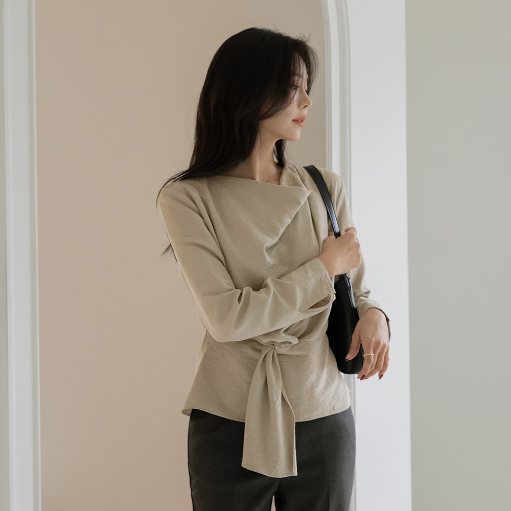 アンナ ドレーピング リング ブラウス